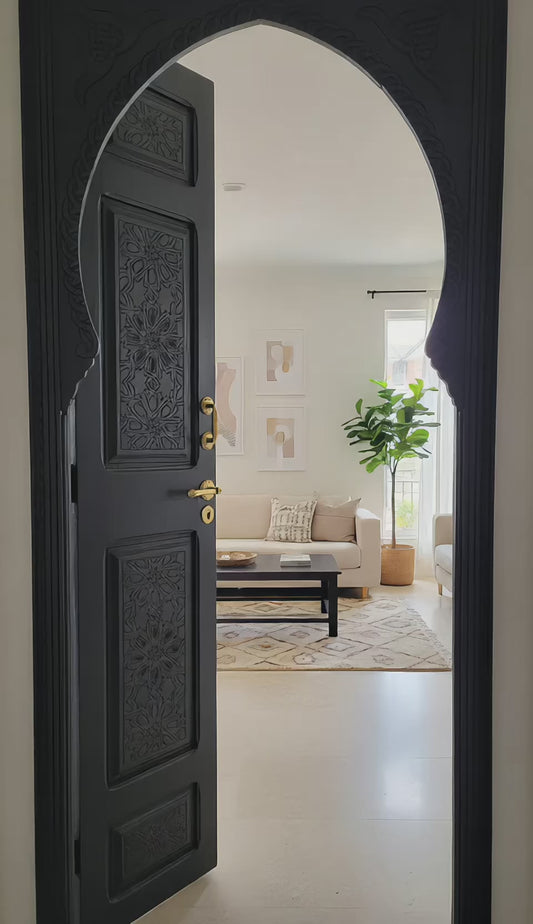 Darna black door